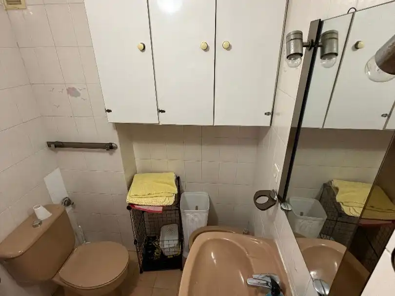 Bany de Apartament en venda en A Coruña Capital  amb Parquet, Traster i Moblat