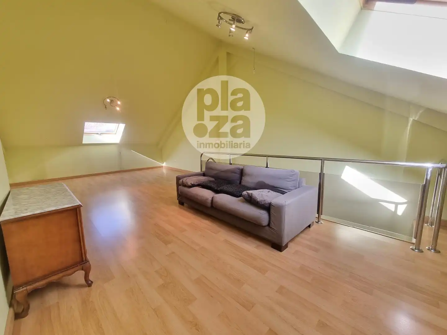 Casa adosada en venta en Burgos con Calefacción y Jardín privado