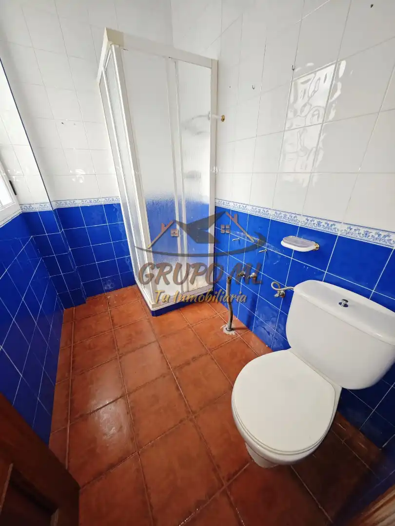 Baño de Piso en venta en Navas de San Juan con Calefacción, Terraza y Horno