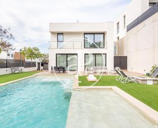 Vista exterior de Casa o xalet de lloguer en Bétera amb Aire condicionat, Calefacció i Jardí privat