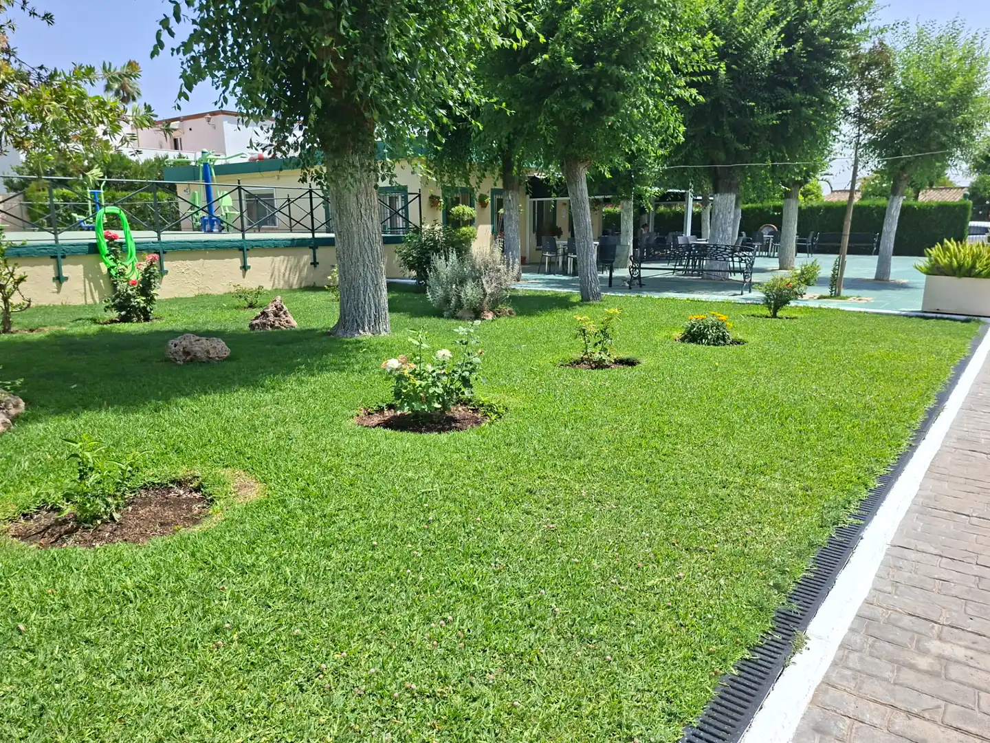 Garden of Houses for sale in Espartinas  with Air Conditioner, Heating and Private garden