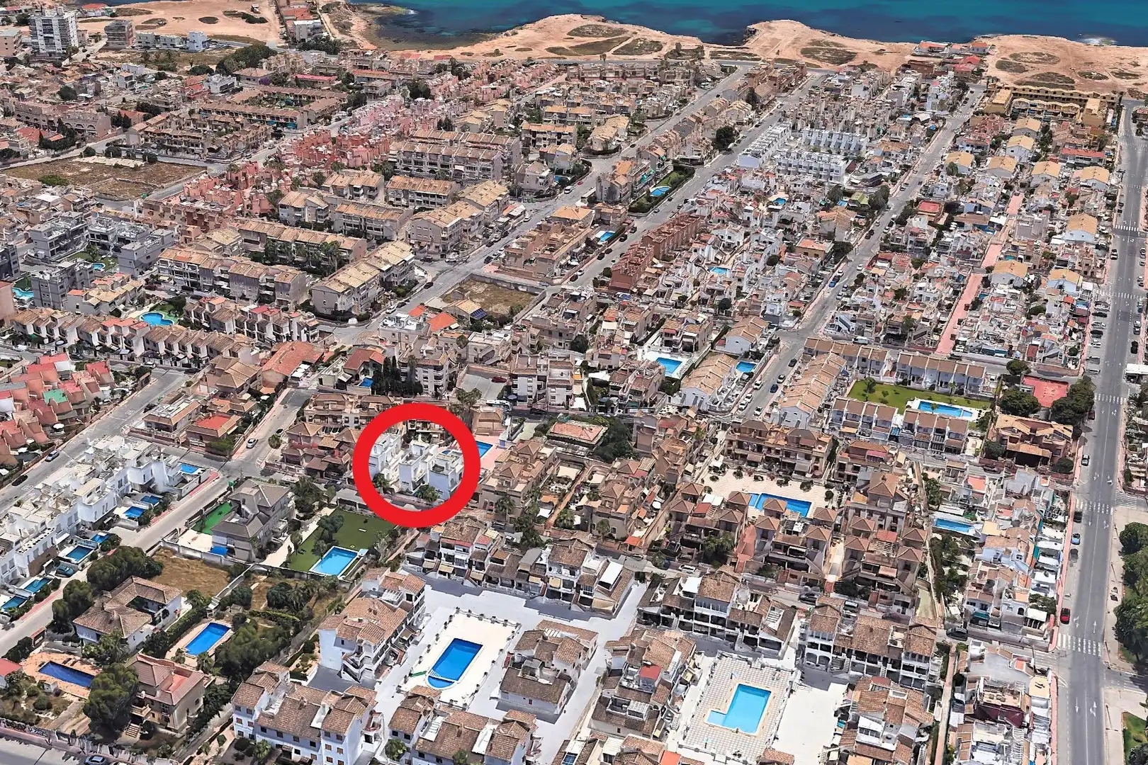 Vista exterior de Casa o xalet en venda en Torrevieja amb Aire condicionat, Calefacció i Jardí privat