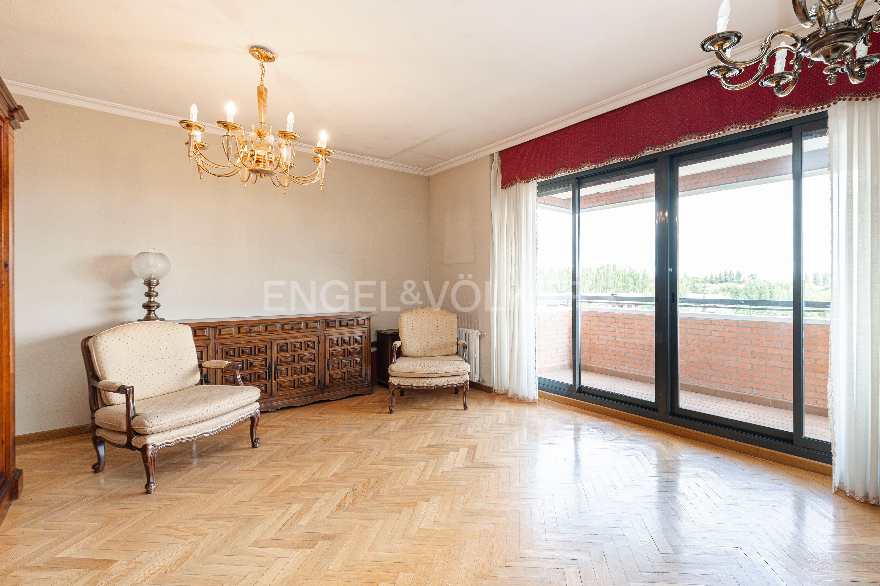 Living room of Apartment for sale in Pozuelo de Alarcón  with Heating, Parquet flooring and Terrace