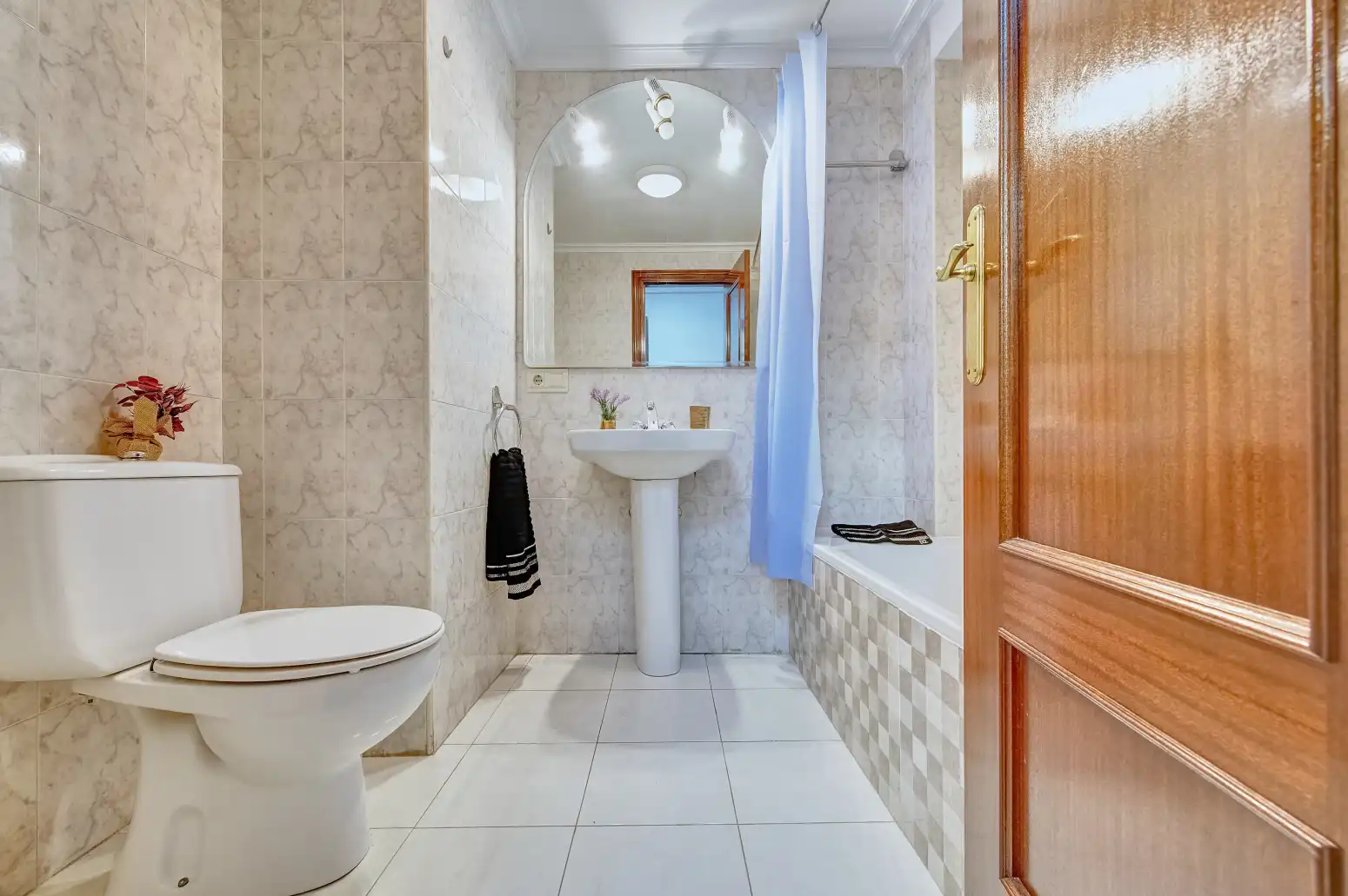 Baño de Ático en venta en  Pamplona / Iruña con Calefacción, Parquet y Balcón