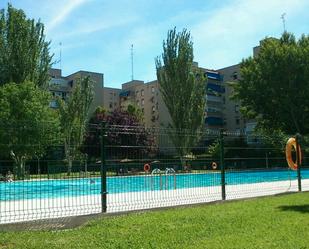 Swimming pool of Flat for sale in Móstoles  with Air Conditioner, Heating and Private garden