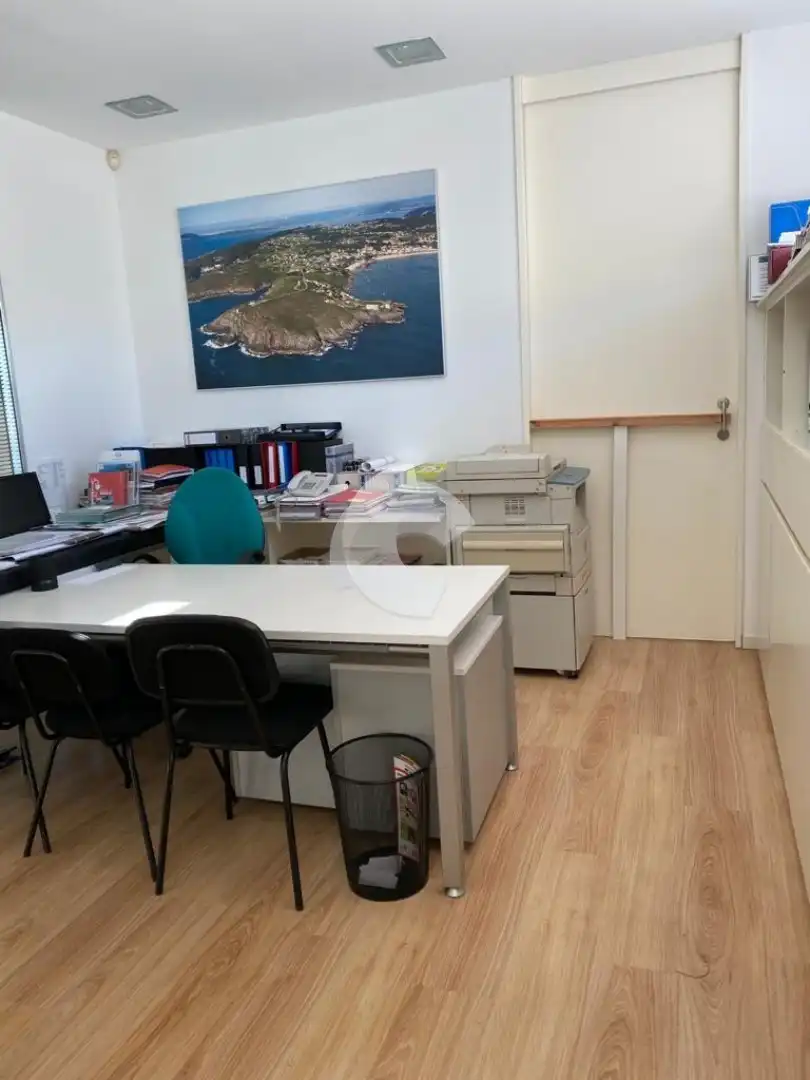 Büro zum Verkauf in Oleiros mit Möbliert