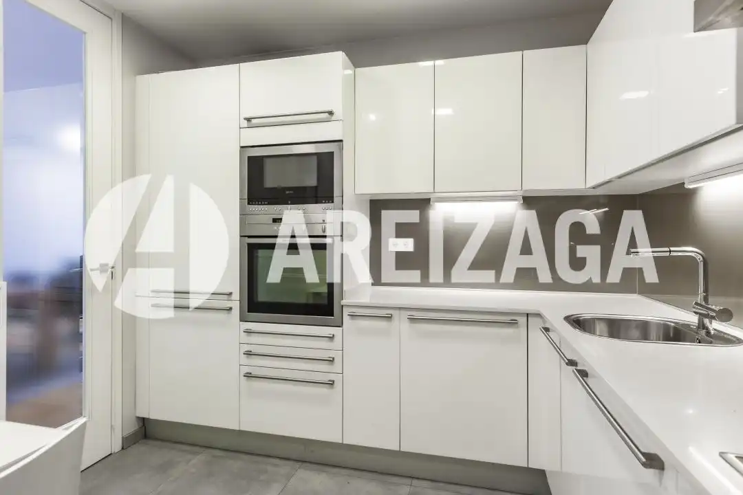 Cocina de Piso en venta en Donostia - San Sebastián  con Calefacción, Terraza y Balcón