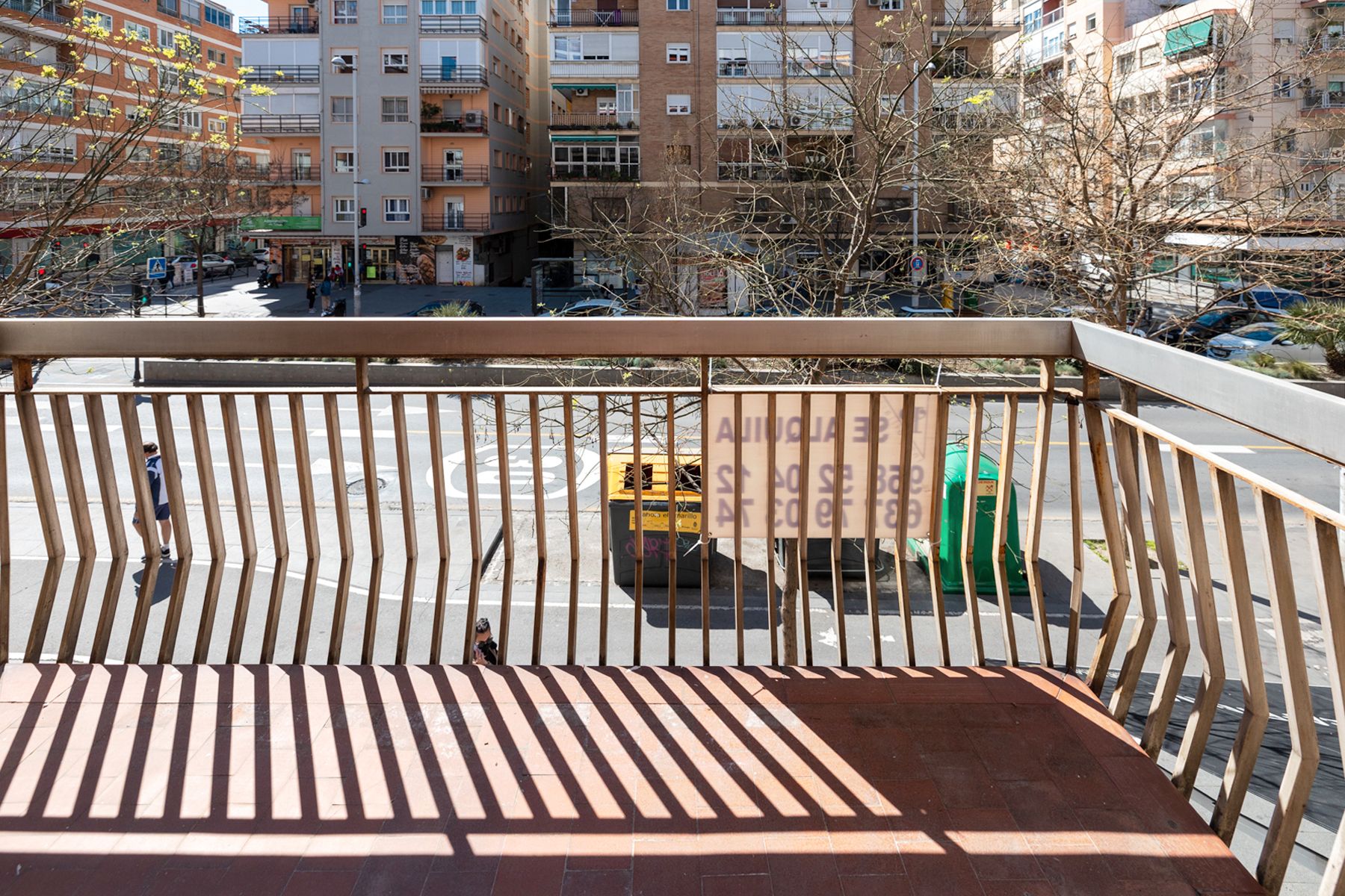 Vista exterior de Oficina de lloguer en  Granada Capital amb Calefacció i Balcó