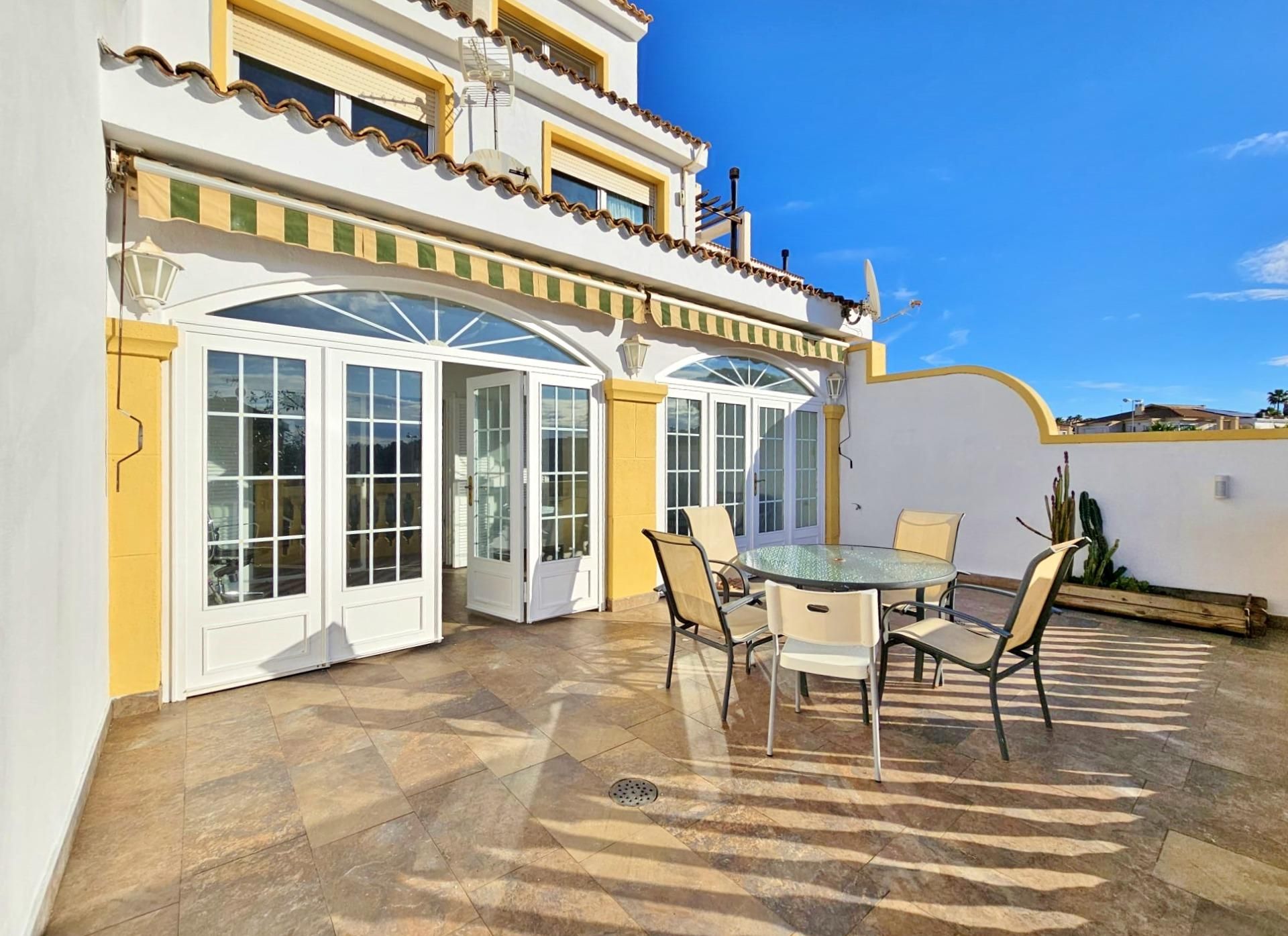 Terrassa de Pis de lloguer en Alicante / Alacant amb Aire condicionat, Jardí privat i Parquet