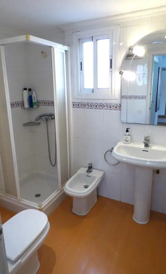 Bathroom of Flat for sale in Benidorm  with Air Conditioner, Furnished and Community pool
