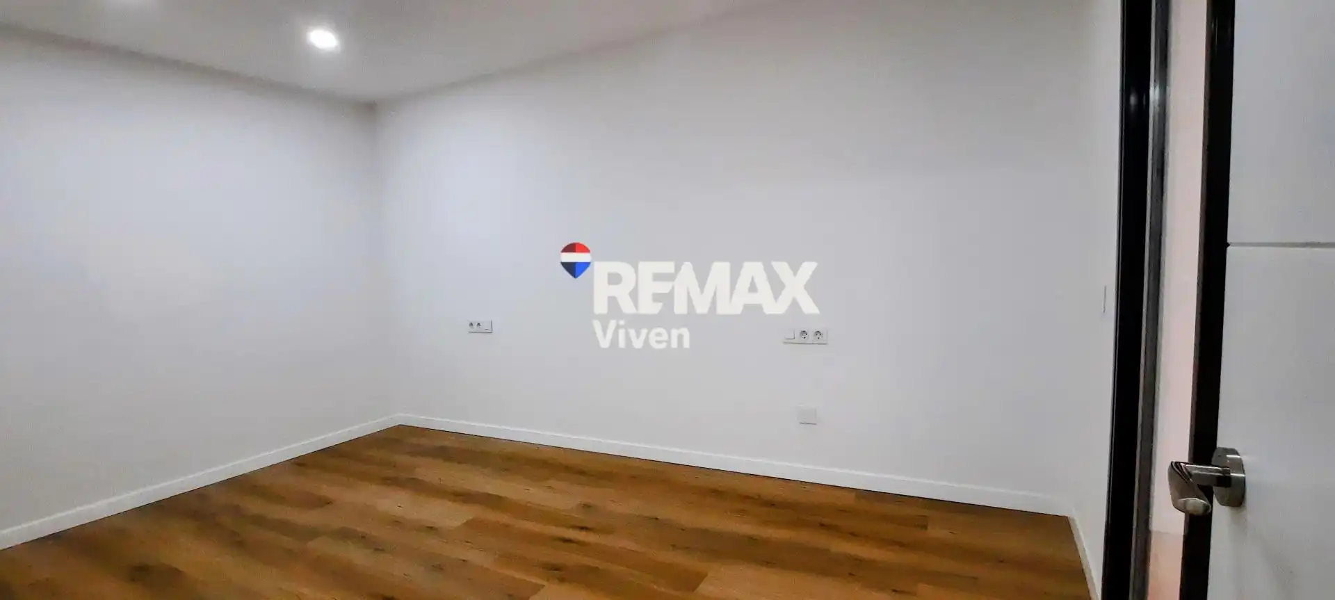 Planta baja en venta en Vilanova i la Geltrú con Aire acondicionado, Calefacción y Parquet