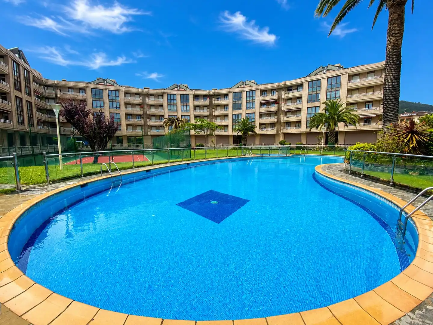 Swimming pool of Flat for sale in Castro-Urdiales  with Heating, Private garden and Parquet flooring