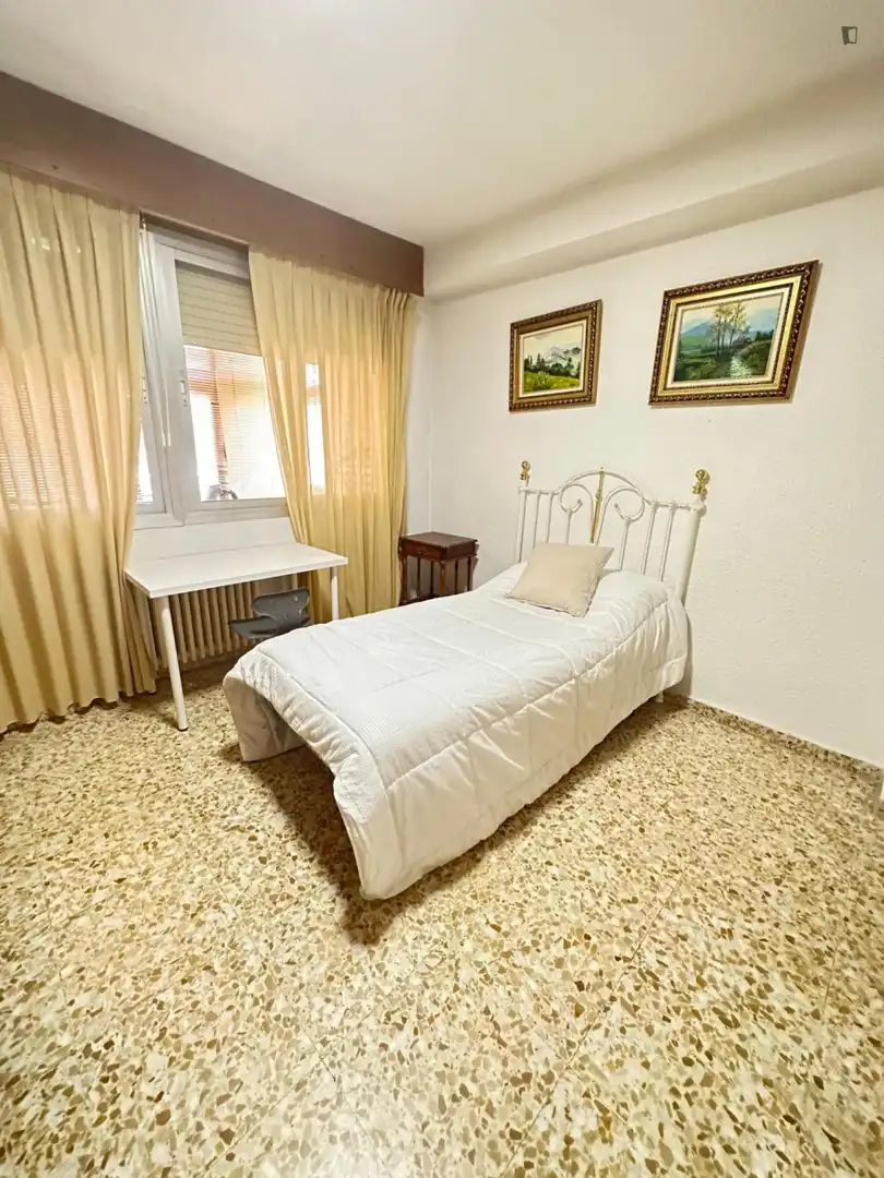 Habitació a Ensanche - Franciscanos