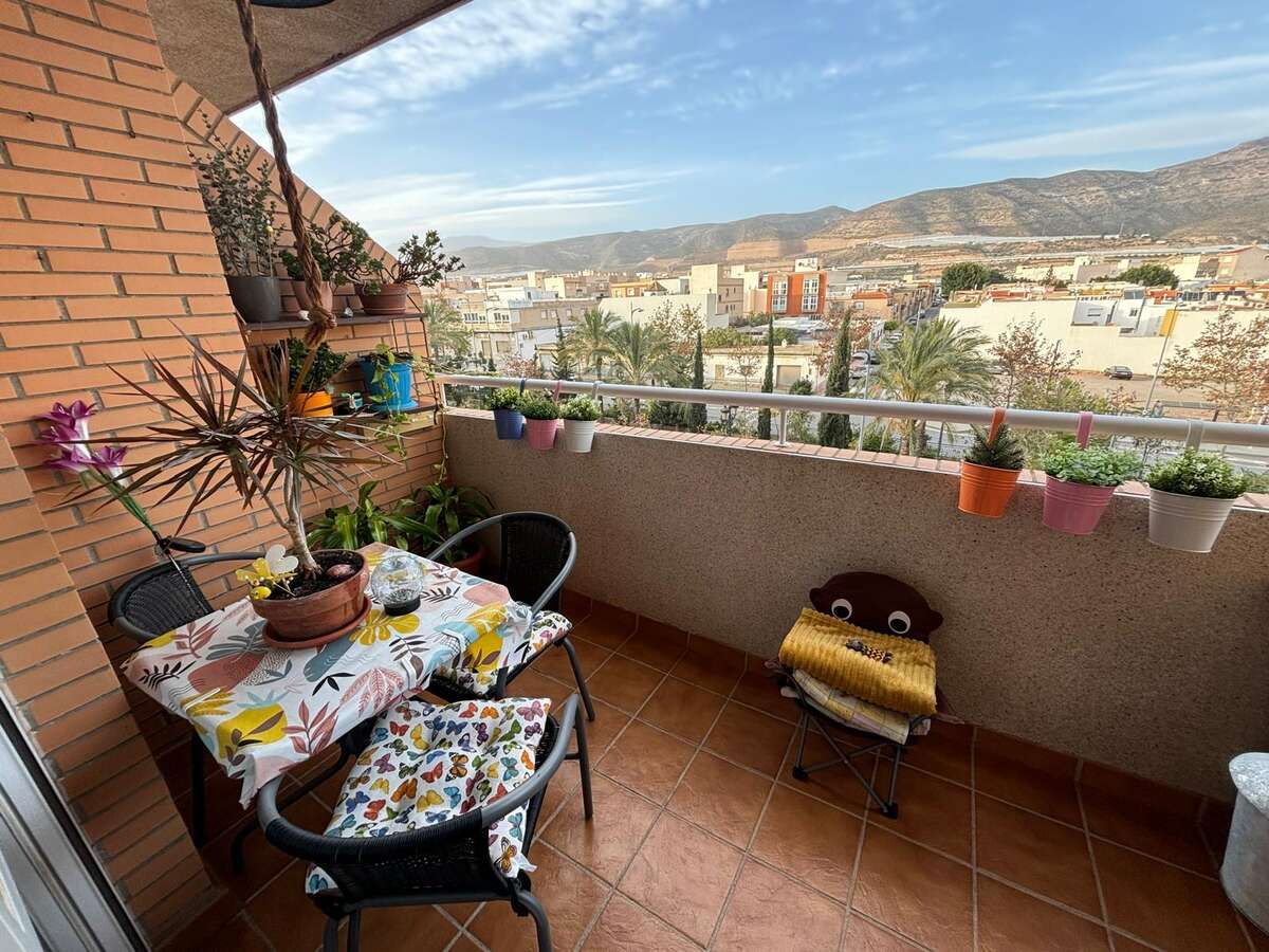 Vista exterior de Pis en venda en Tahal amb Terrassa