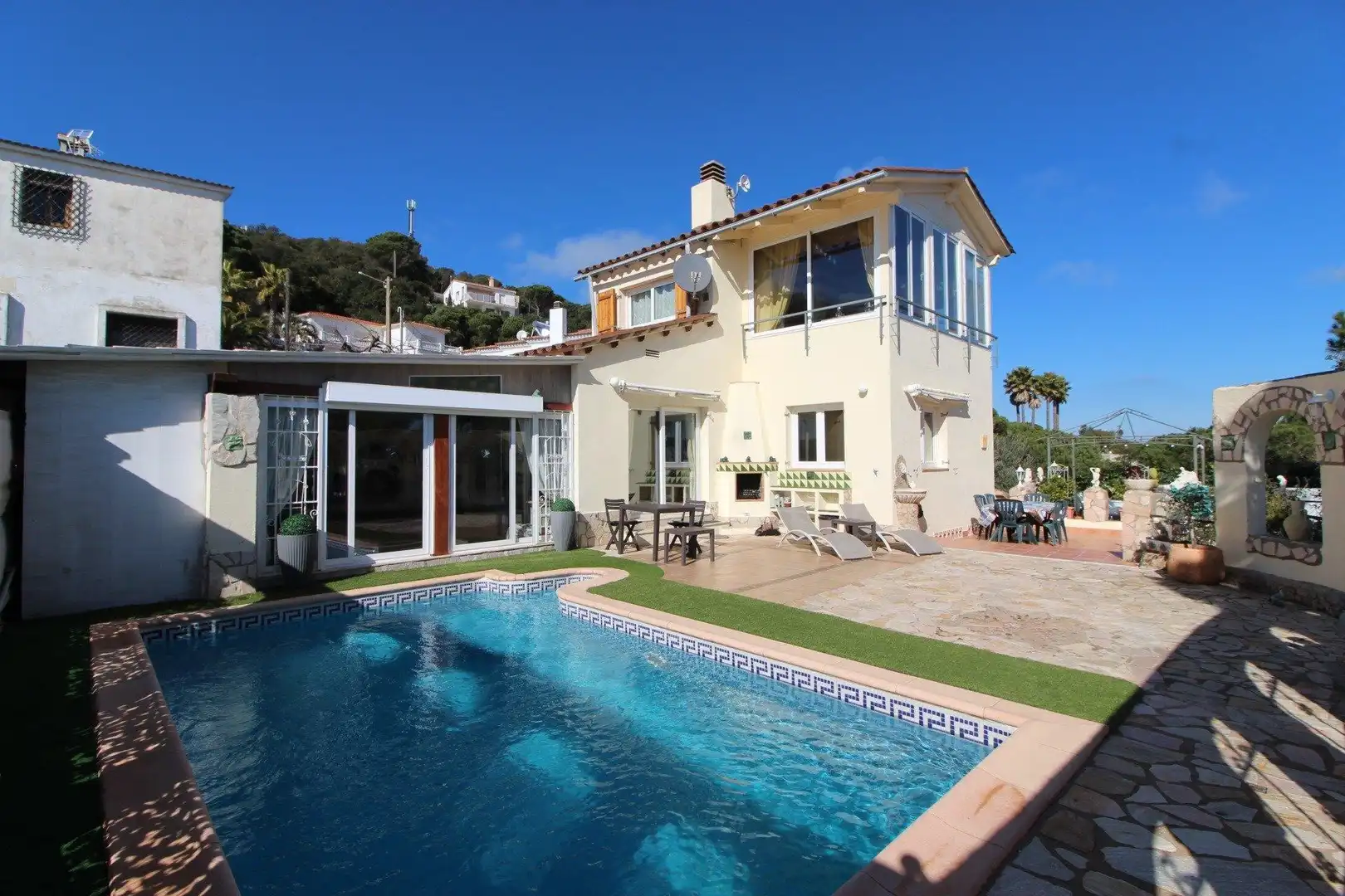 Haus mit Pool zum Verkauf in Serra Brava