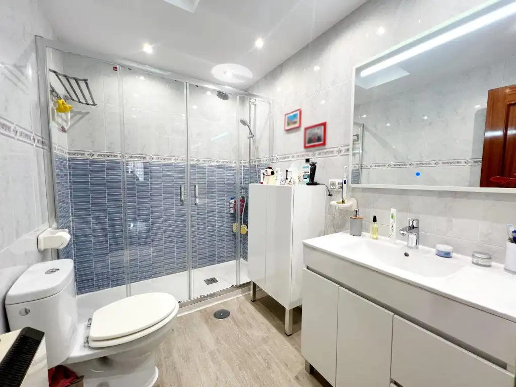 Baño de Ático en venta en Alcalá de Henares con Aire acondicionado, Calefacción y Terraza