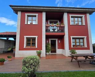 Exterior view of House or chalet for sale in Llanes