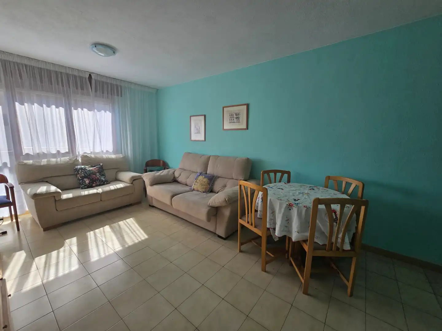 Sala de estar de Piso en venta en Bareyo con Calefacción, Terraza y Amueblado