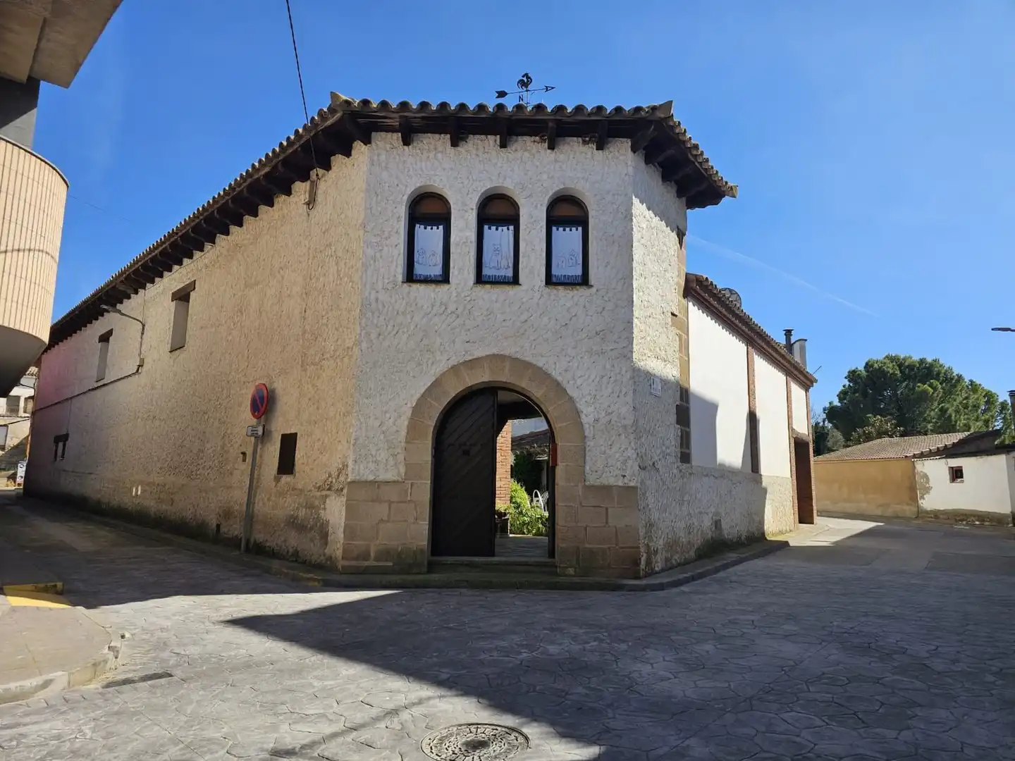 Vista exterior de Casa o xalet en venda en Pueyo de Santa Cruz amb Terrassa, Traster i Piscina comunitària