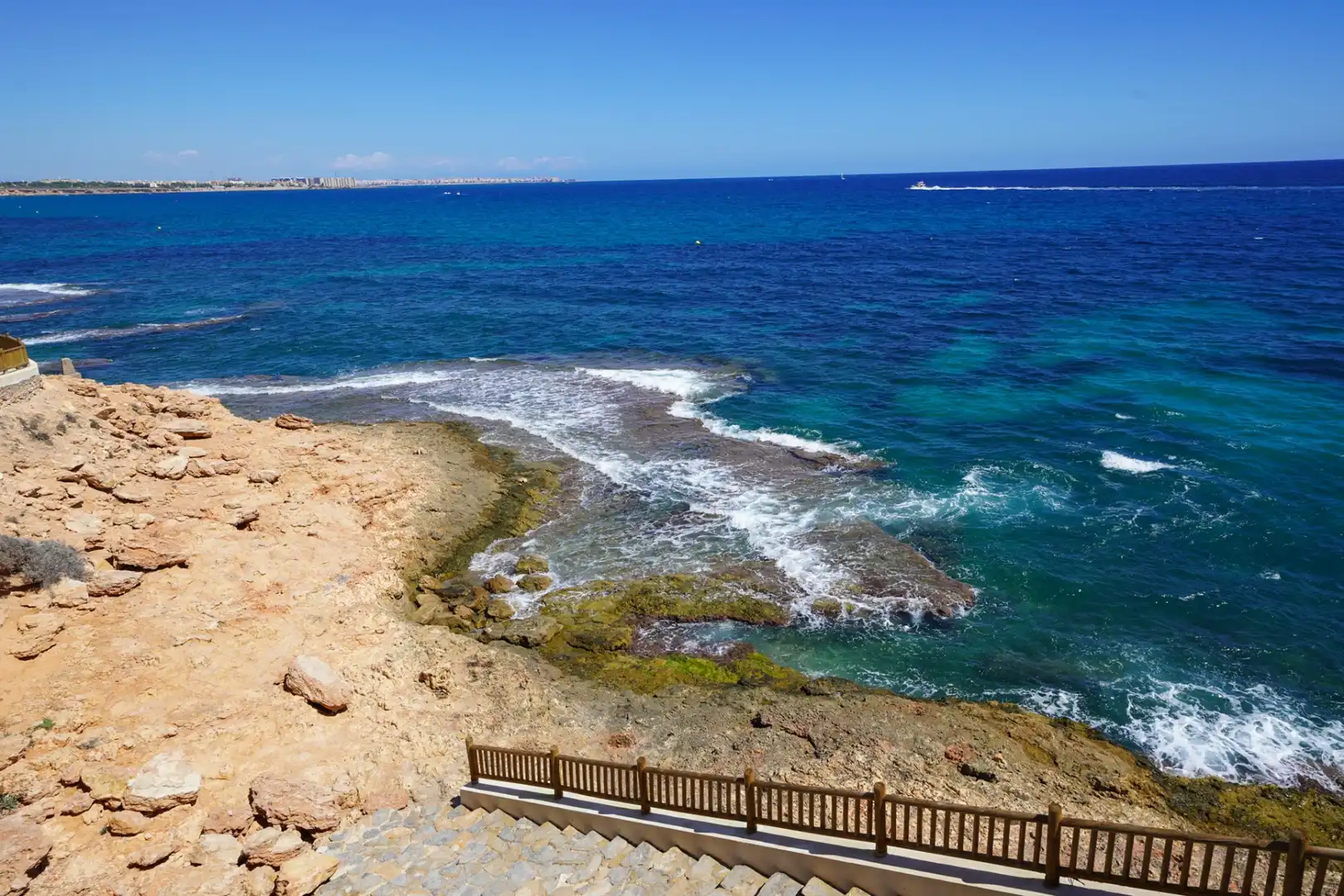 Vista exterior de Casa o xalet en venda en Orihuela amb Terrassa