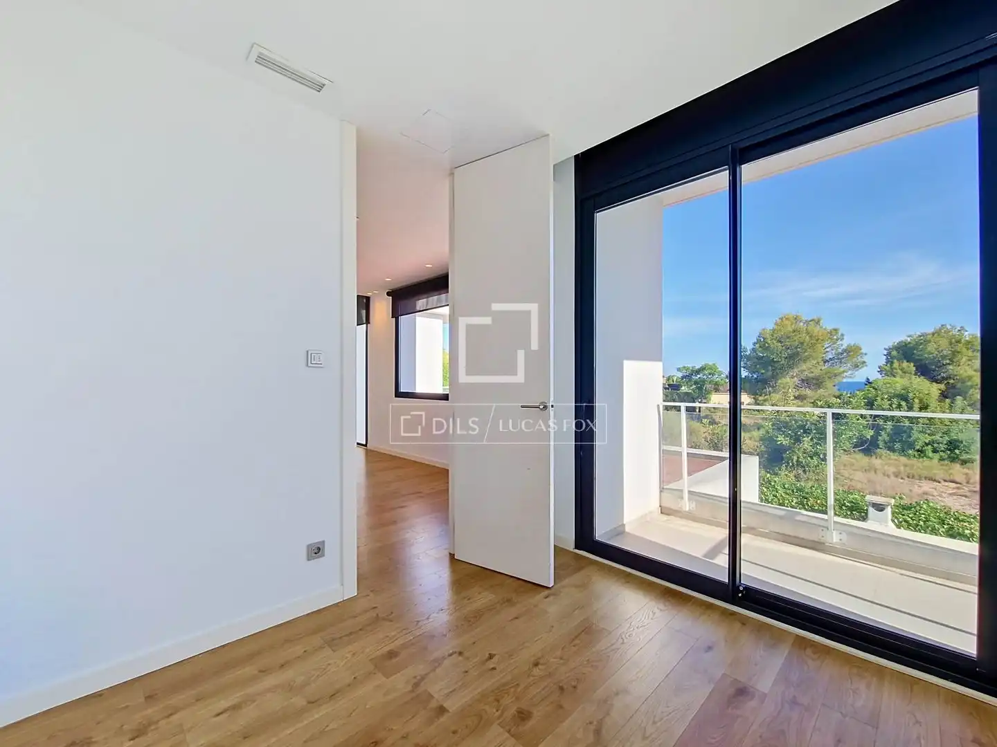 Schlafzimmer von Haus oder Chalet zum Verkauf in Vilanova i la Geltrú mit Klimaanlage, Heizung und Privatgarten