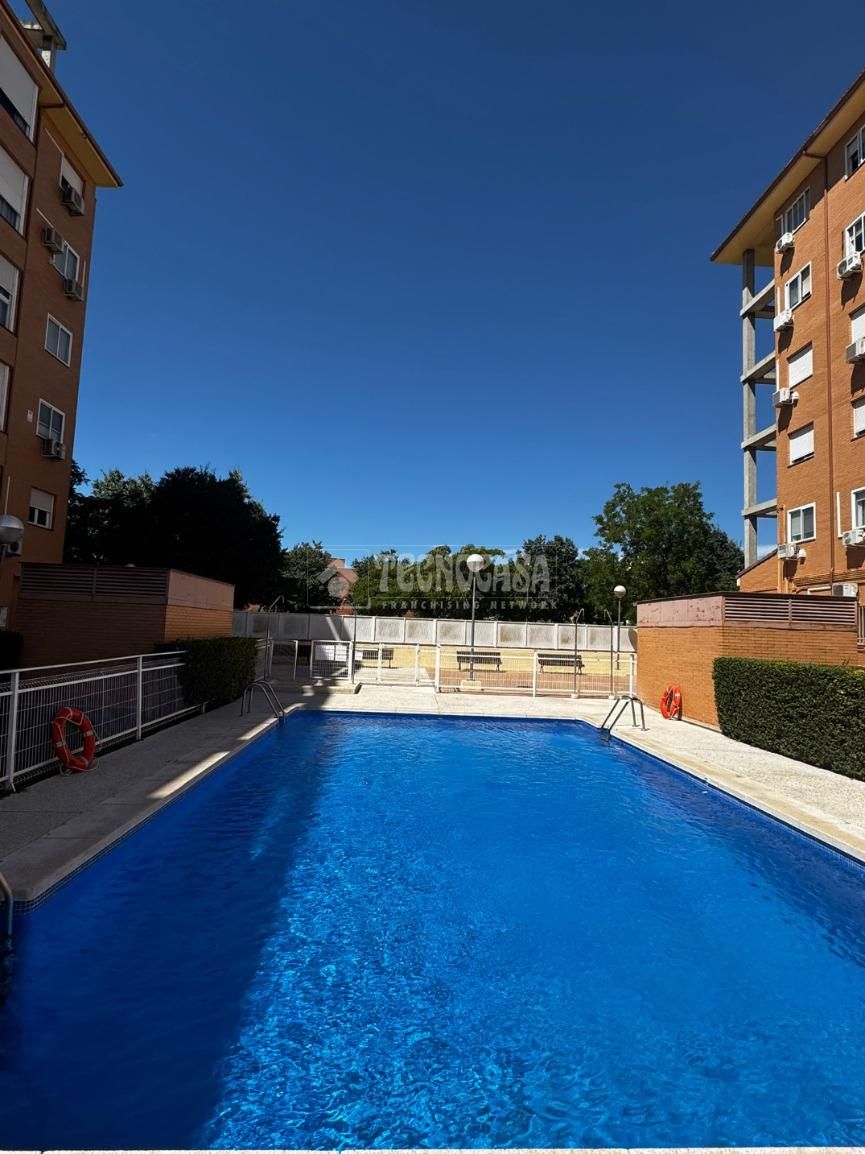 Swimming pool of Flat for sale in Valdemoro  with Air Conditioner, Storage room and Community pool