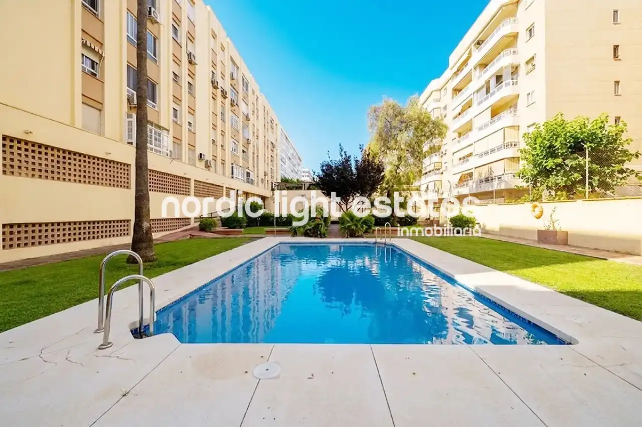 Außenansicht von Wohnung zum Verkauf in Málaga mit Terrasse, Schwimmbad und Möbliert