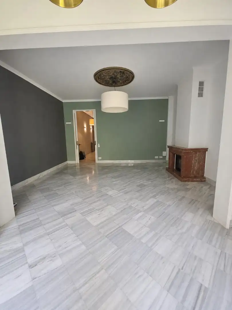 Sala d'estar de Casa adosada en venda en Barcelona amb Calefacció, Jardí privat i Terrassa