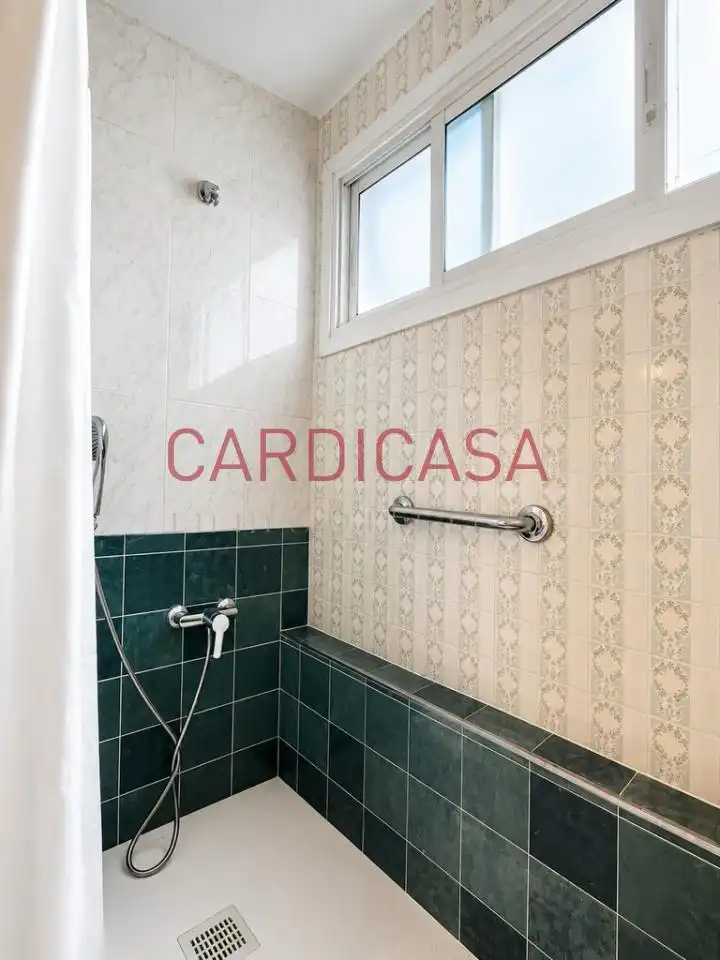 Baño de Piso en venta en Vigo  con Calefacción, Parquet y Terraza
