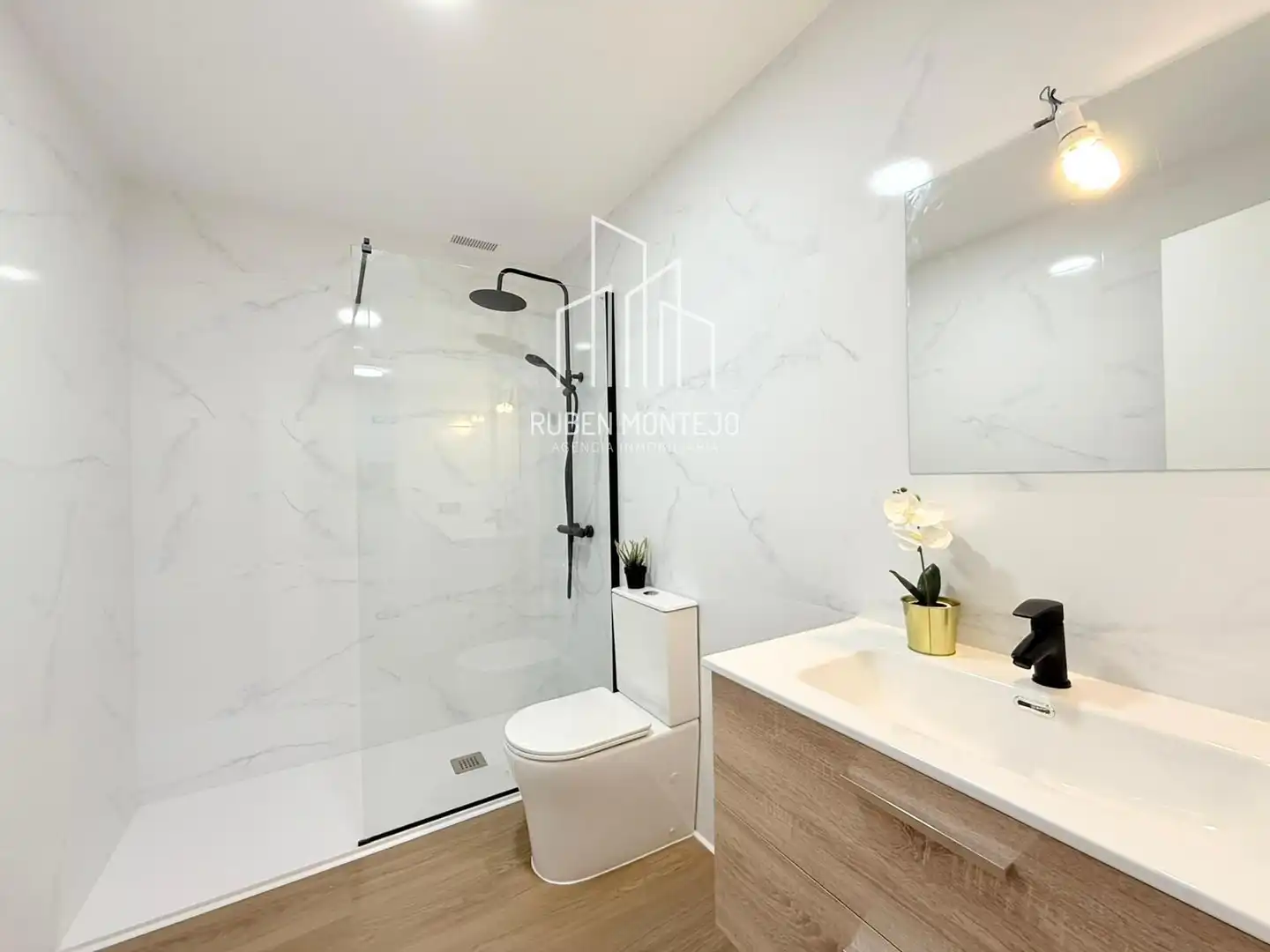 Baño de Dúplex en venta en Villamayor con Calefacción, Terraza y Balcón
