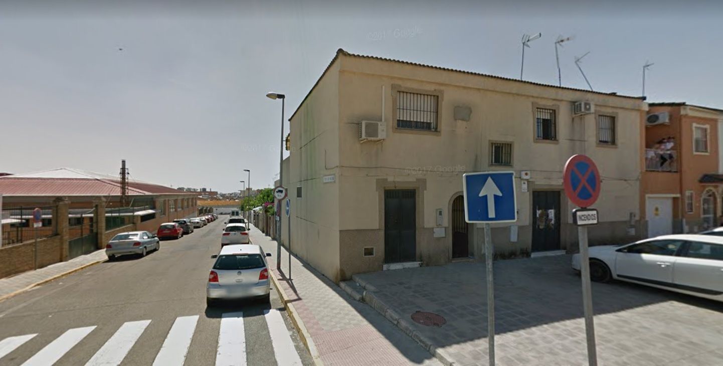 Vista exterior de Pis en venda en Dos Hermanas