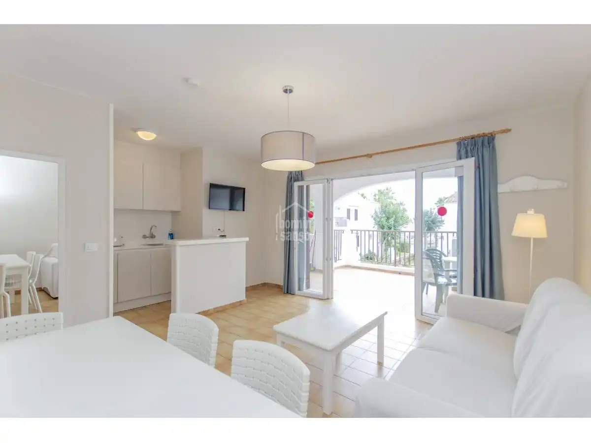 Sala d'estar de Apartament en venda en Alaior amb Jardí privat, Terrassa i Piscina