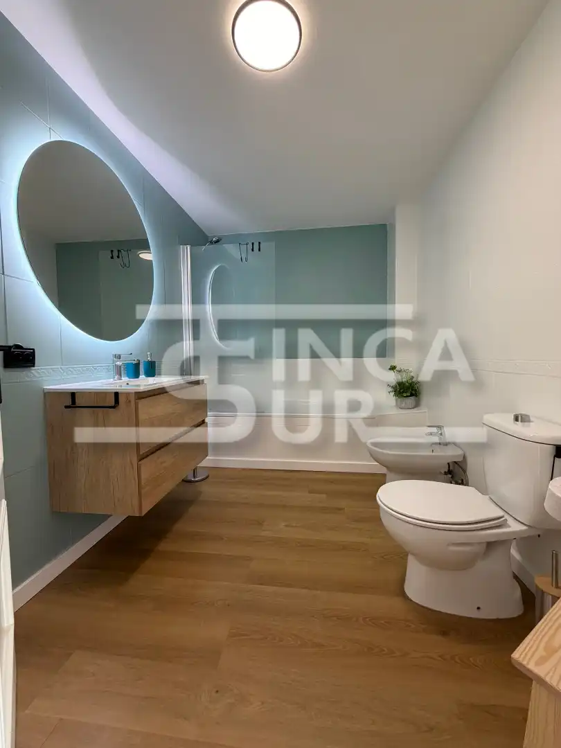 Baño de Apartamento en venta en Roquetas de Mar con Amueblado, Horno y Lavadora