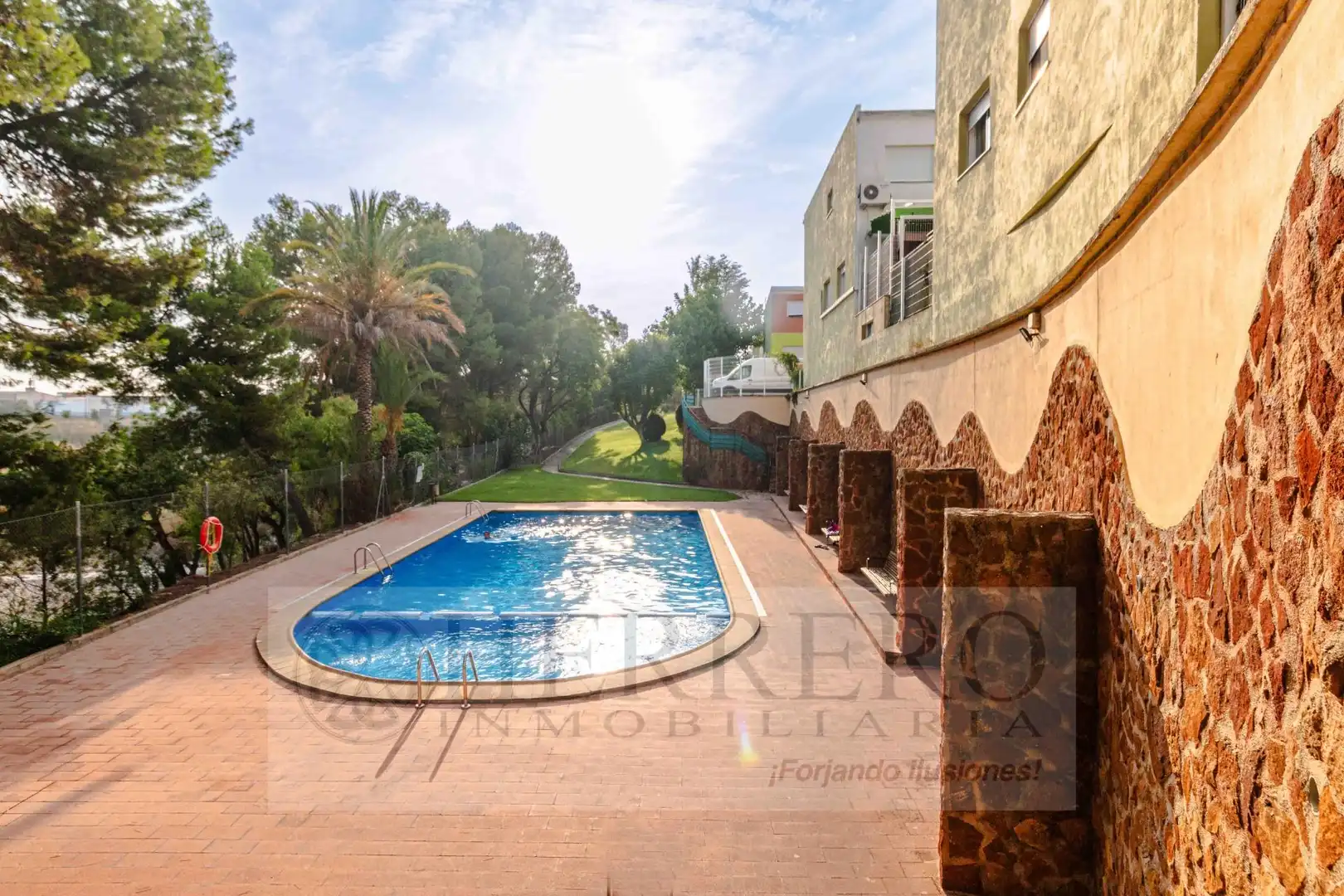 Piscina de Casa adosada en venda en Almoines amb Aire condicionat, Calefacció i Jardí privat