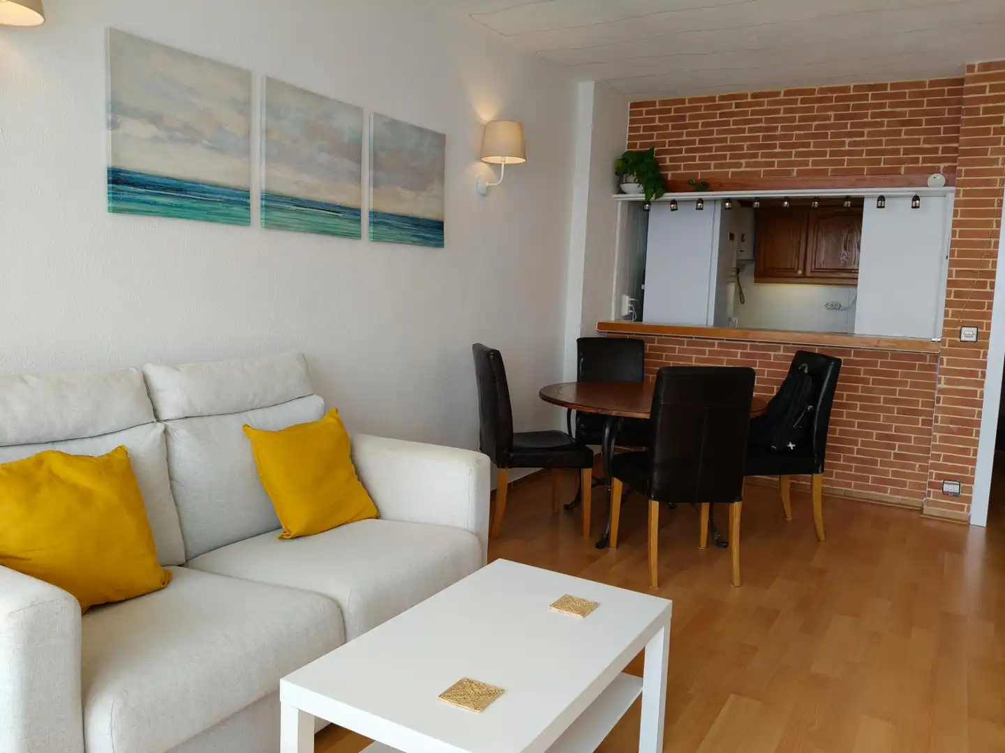 Sala d'estar de Apartament en venda en La Matanza de Acentejo amb Moblat, Balcó i Piscina comunitària