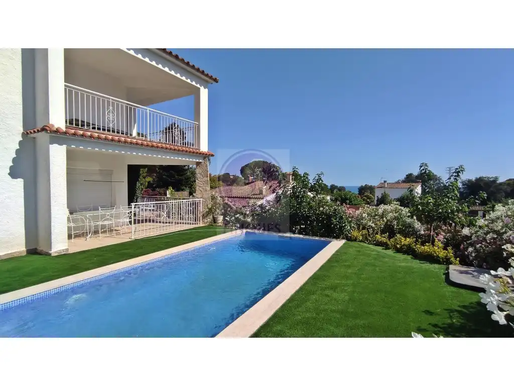 Swimming pool of Houses for sale in Castell d'Aro, Platja d'Aro i s'Agaró