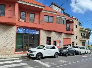 Casa amb balcó en venda a Calle Puldón