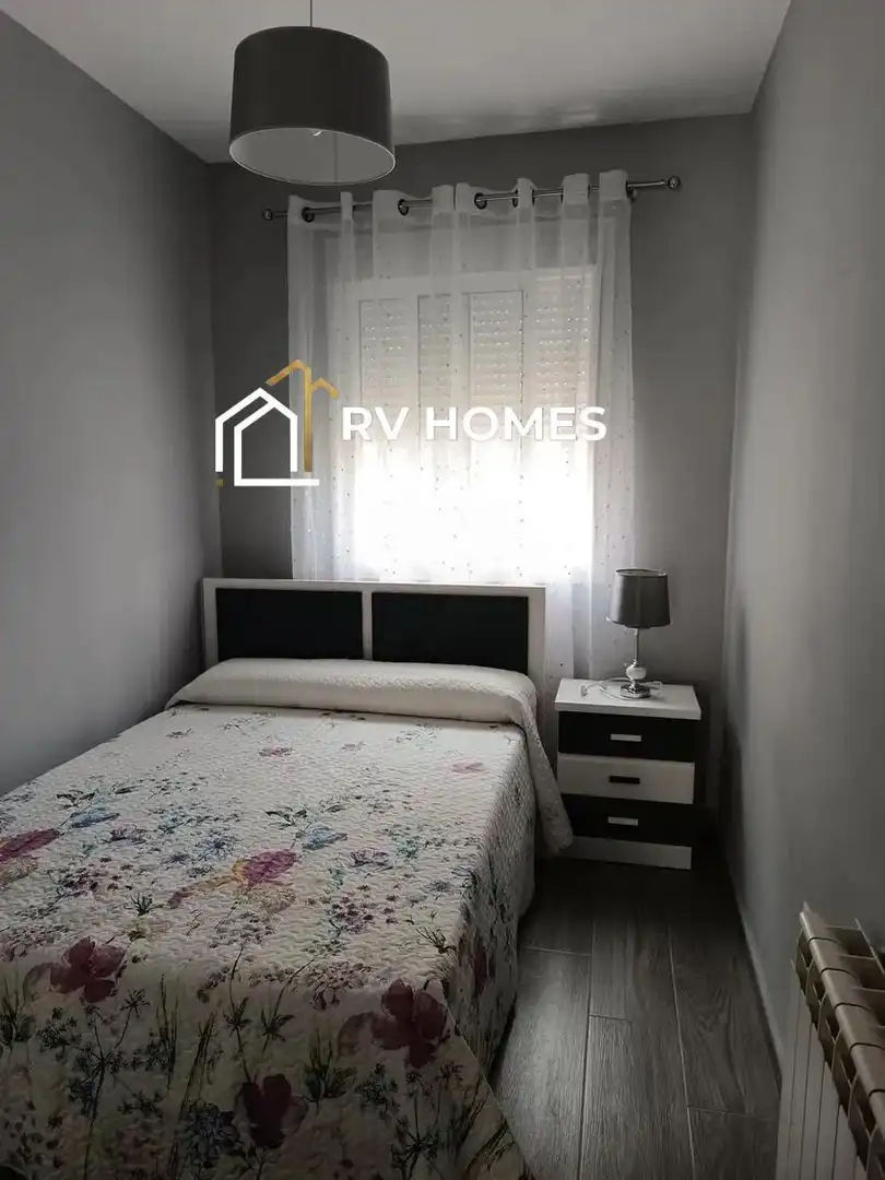 Schlafzimmer von Einfamilien-Reihenhaus zur Miete in Cáceres mit Heizung, Terrasse und Möbliert