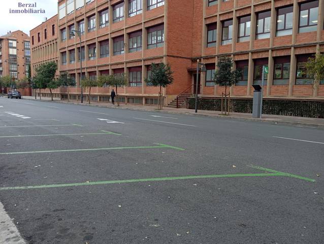 Local comercial en Alquiler en Calle Huesca en Jesuitas