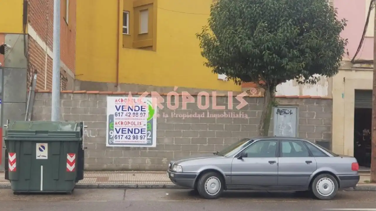 Vista exterior de Residencial en venta en León Capital 