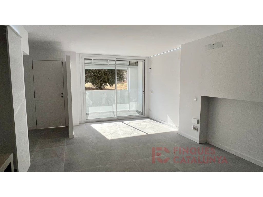 Dormitori de Planta baixa en venda en Girona Capital amb Terrassa i Balcó