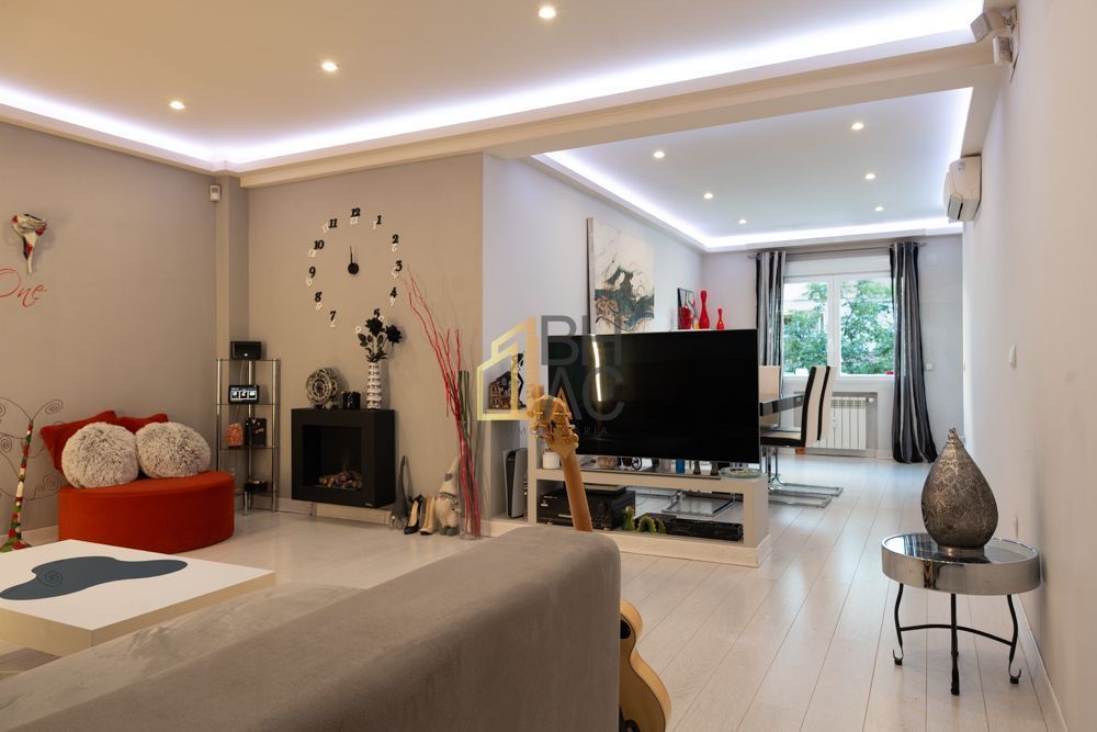 Sala de estar de Piso en venta en  Madrid Capital con Aire acondicionado, Calefacción y Domótica