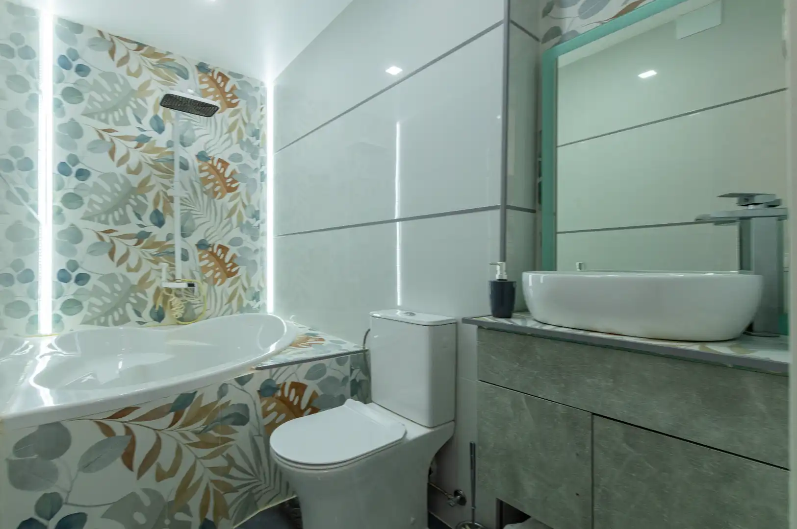 Bathroom of Flat for sale in Madrid