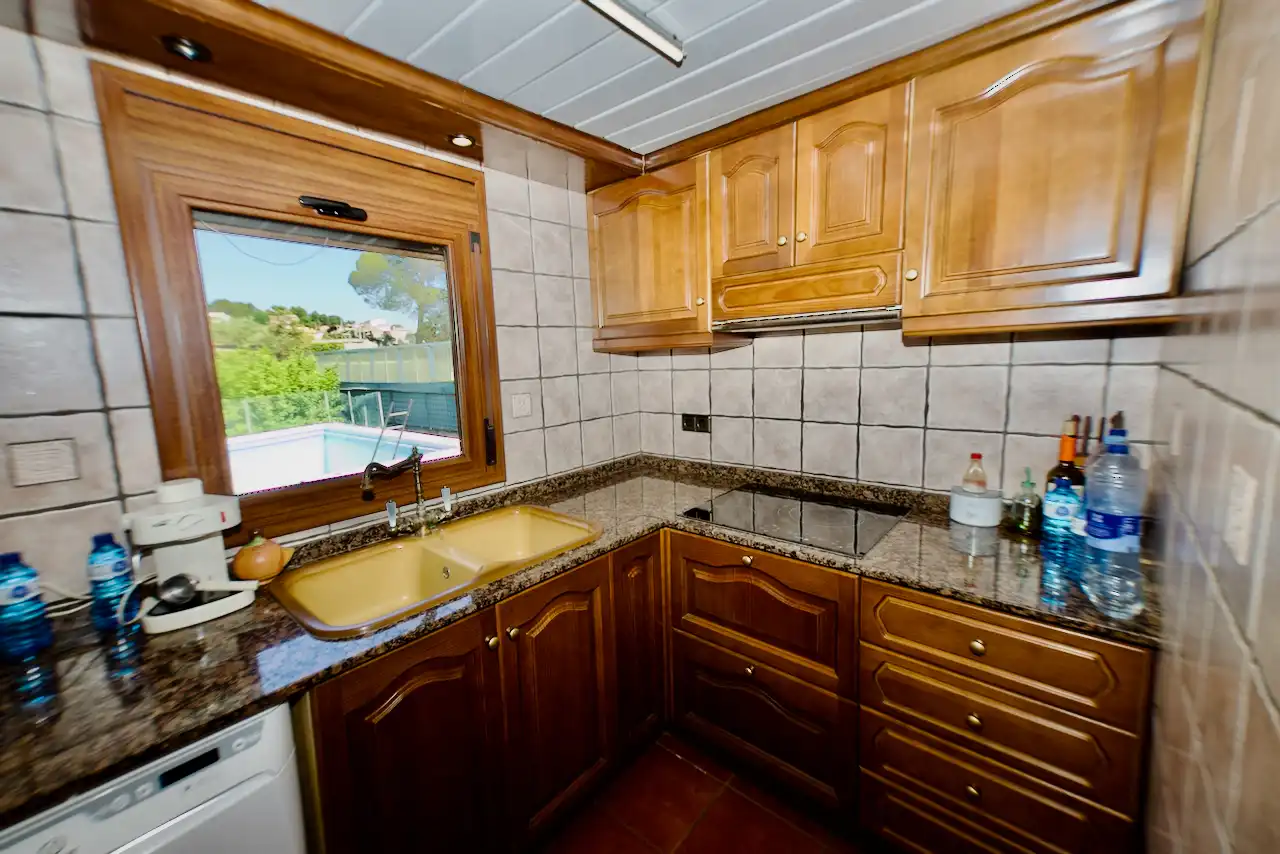 Cuina de Casa o xalet en venda en Vacarisses amb Jardí privat, Traster i Piscina