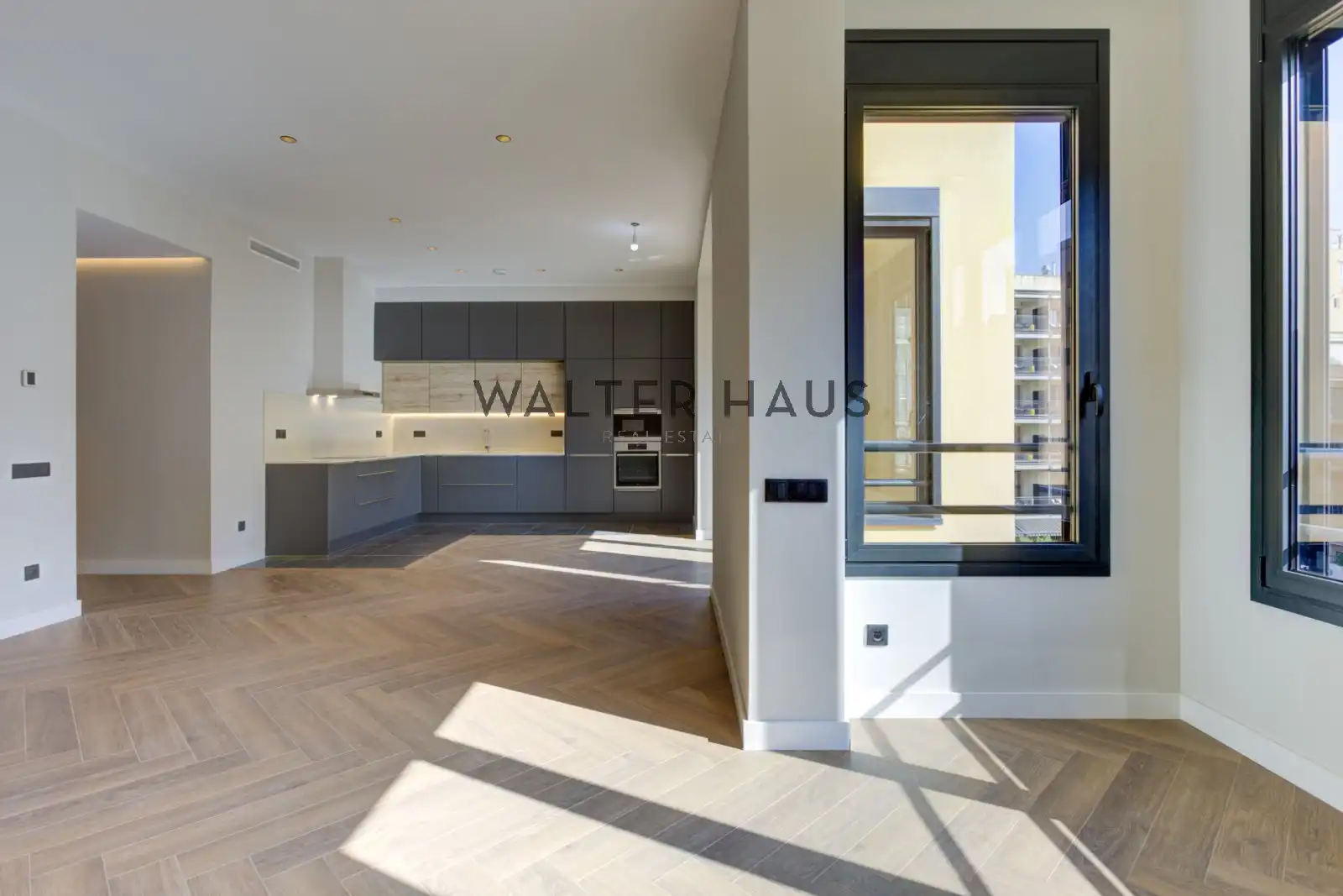 Kitchen of Flat for sale in Barcelona  with Air Conditioner, Heating and Oven