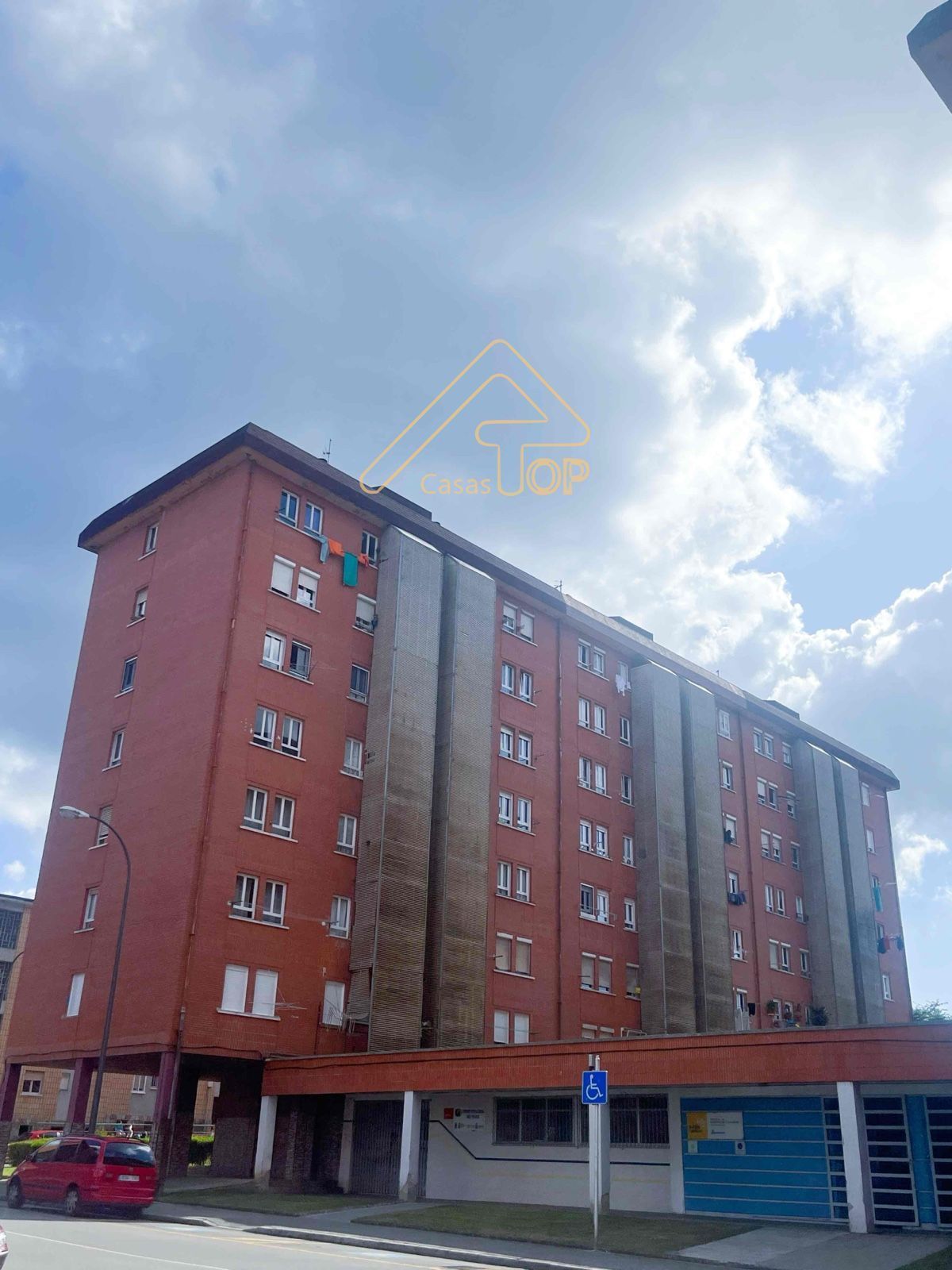 Vista exterior de Piso en venta en Avilés con Calefacción, Parquet y Horno