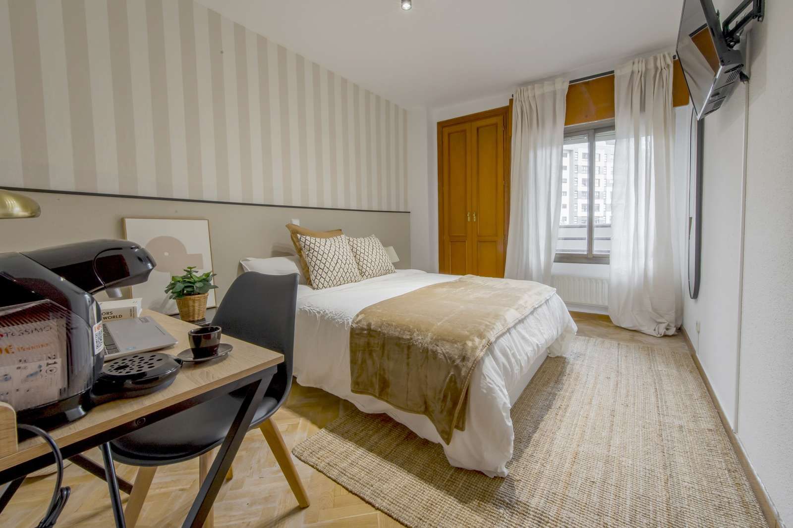 Flat to share in Adelfas