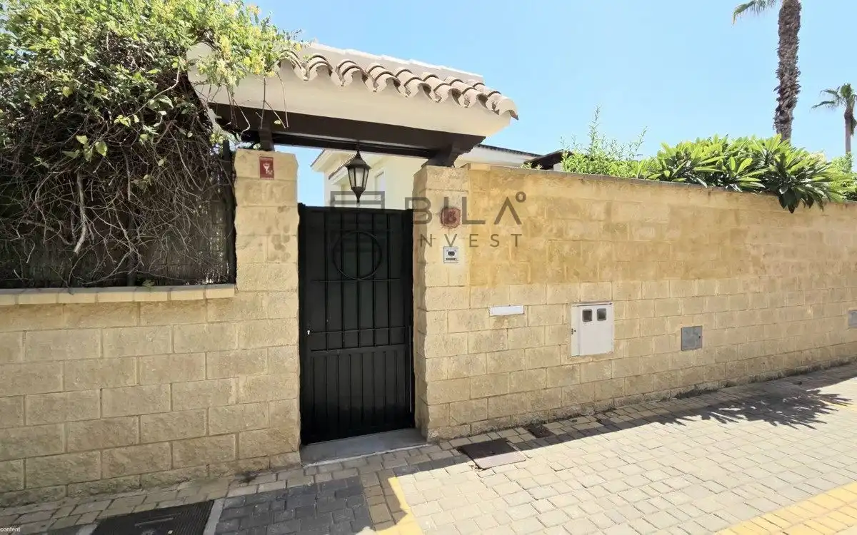 Vista exterior de Casa o chalet en venta en Mijas con Aire acondicionado, Terraza y Piscina