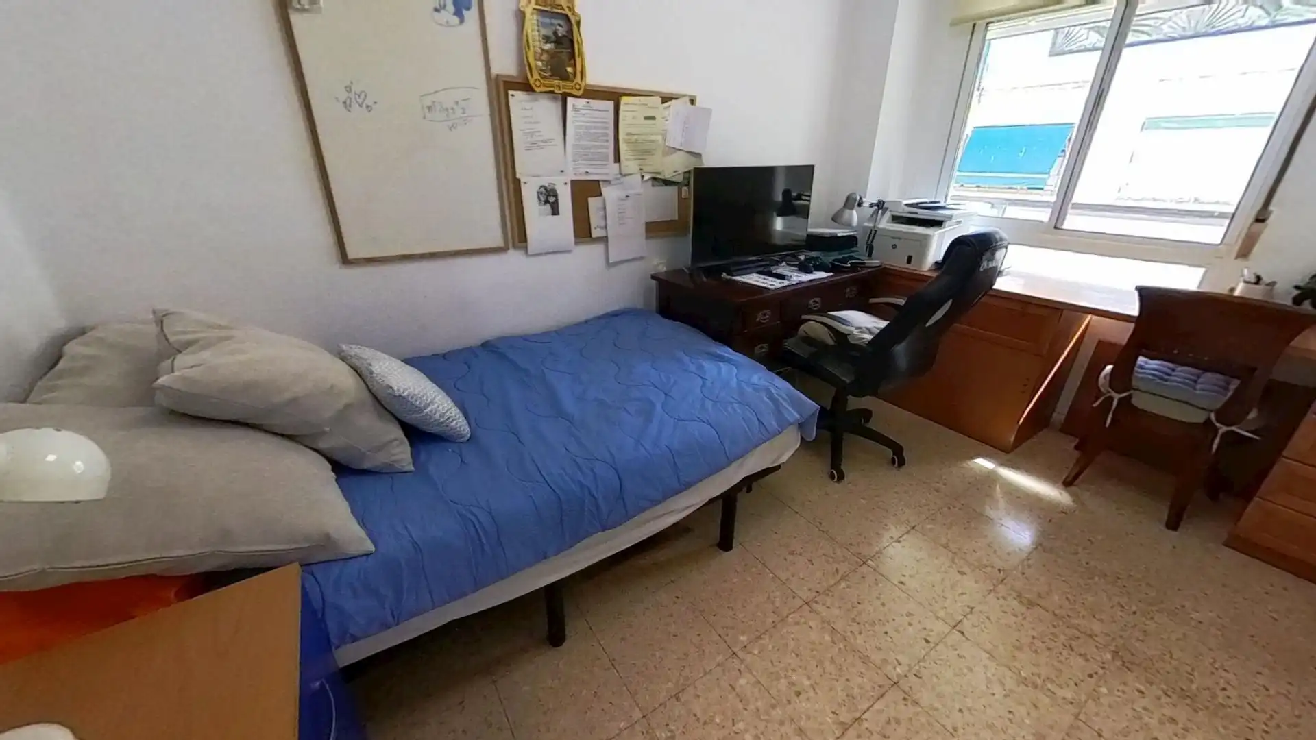 Bedroom of Flat for sale in Valencia  with Air Conditioner and Balcony