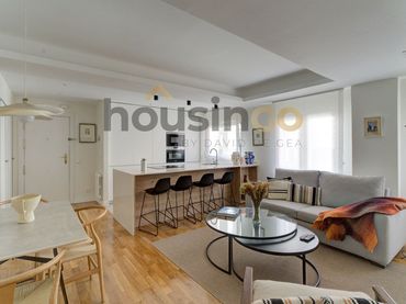 Flat with balcony to rent in Ayala